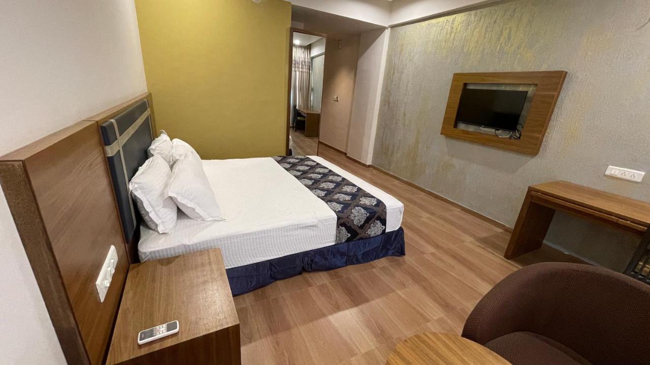 Heaven 7 Hotel & Resort Himatnagar Luaran gambar