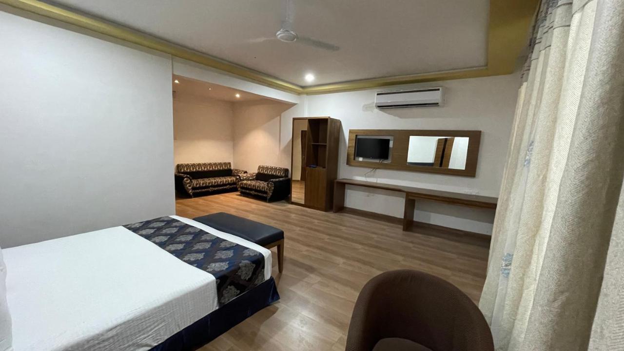 Heaven 7 Hotel & Resort Himatnagar Luaran gambar